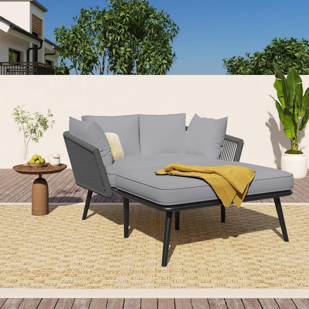 Gartensofa mit 2 Kissen Polstern Schwarz grau Outdoor-Sonnenliege mit abnehmbaren waschbaren Bezuegen Lounge-Moebel fuer Balkon Terrasse
